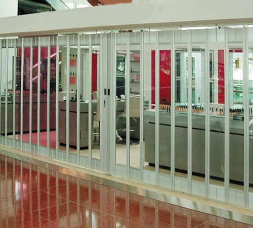 商場（chǎng）鋁合（hé）金折疊門（mén）