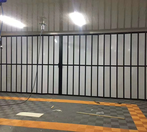 鋁（lǚ）合金折疊門